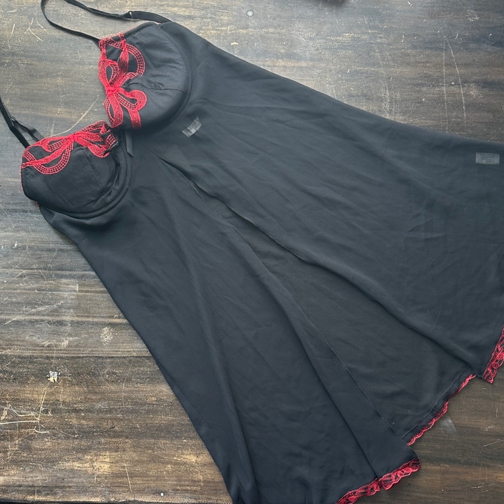 Vintage Lingerie Darjeeling Black and Red Lace Nightgown